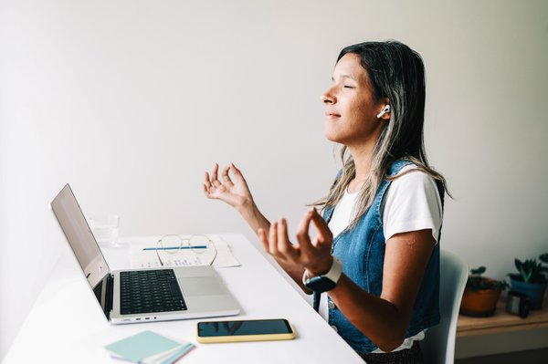 Yoga au travail : trouvez l'équilibre entre stress et réussite