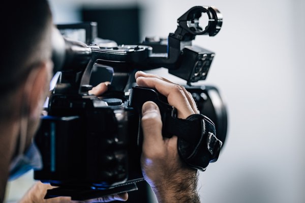 Top 5 raisons d'engager un cameraman mariage en 4k