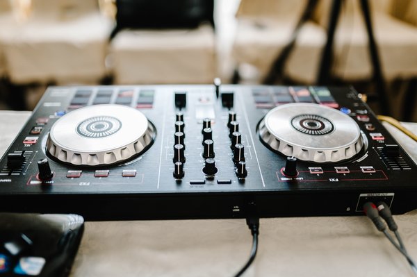 Top 5 djs pour faire danser vos invités lors de votre mariage