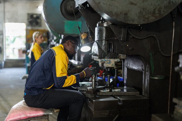 Techniques avancées pour exceller dans l'emboutissage du métal